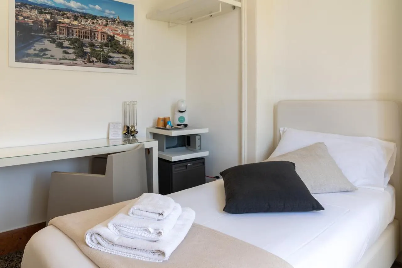 Le Stanze Di Piazza Cairoli Hotel Messina Guest house