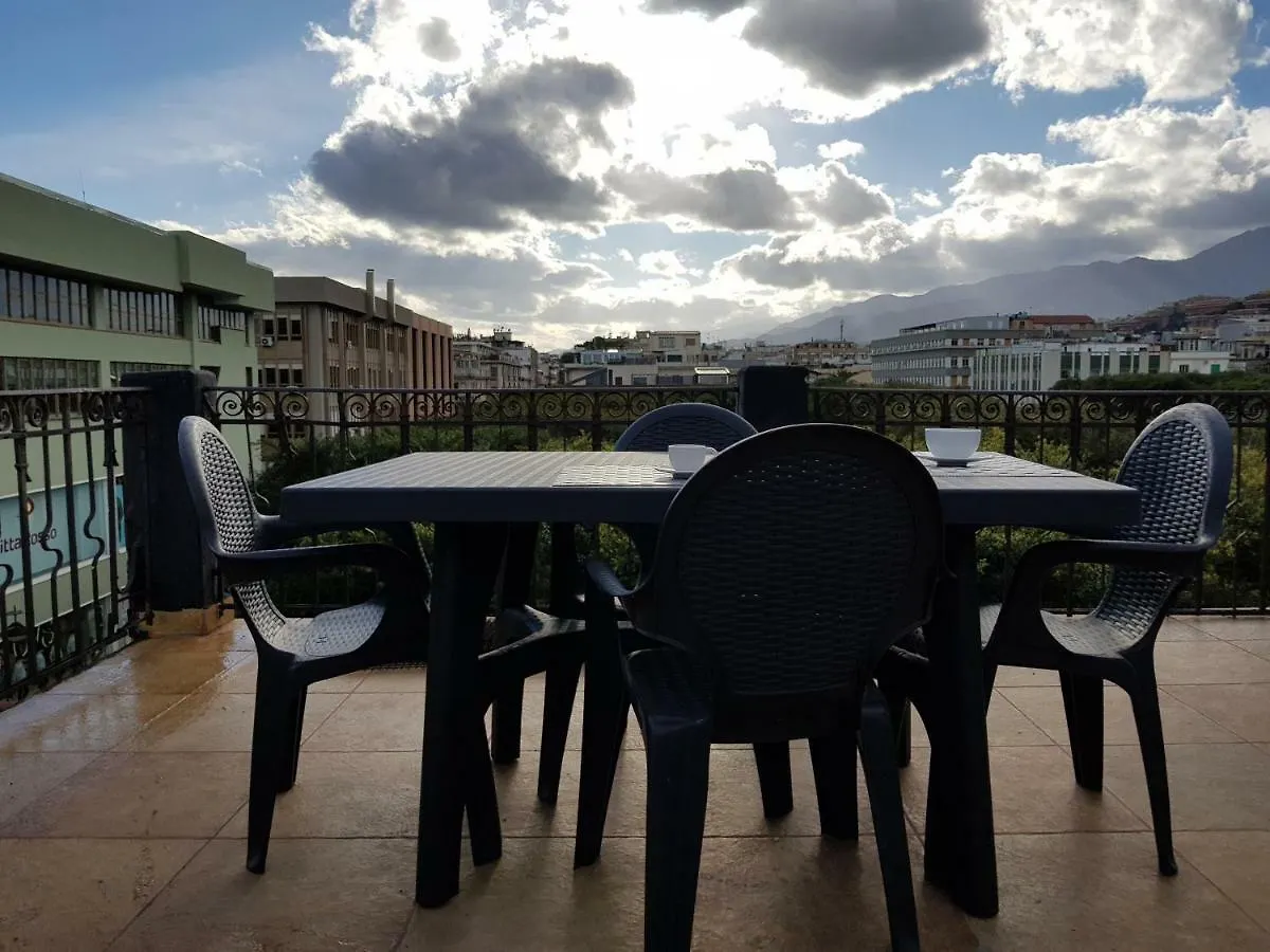 Le Stanze Di Piazza Cairoli Hotel Messina Guest house